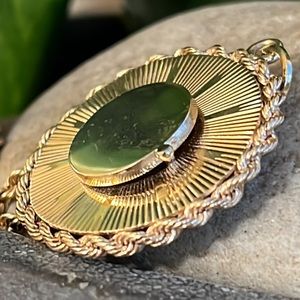 Vintage 14k gold locket